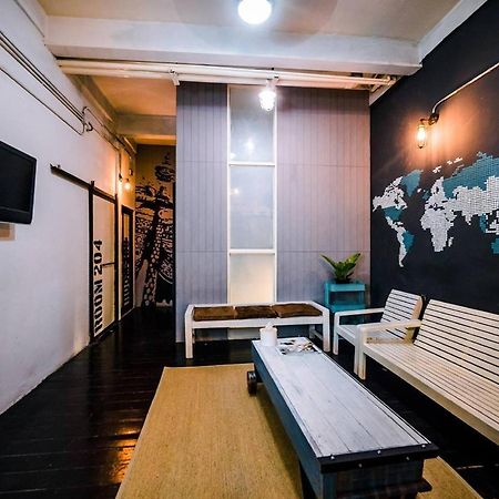 Zeds Hostel Bangkok Exterior photo