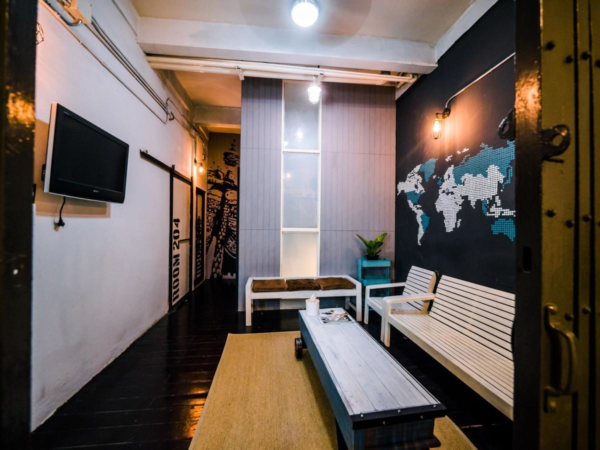 Zeds Hostel Bangkok Exterior photo