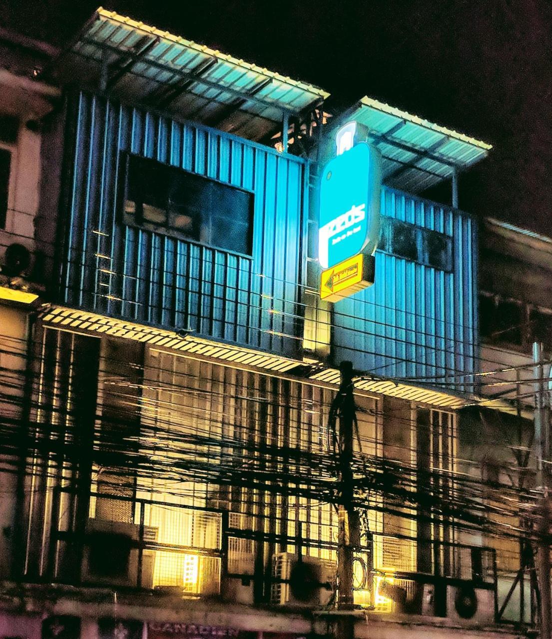 Zeds Hostel Bangkok Exterior photo